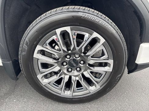 Used 2023 GMC Sierra 1500 Denali Ultimate image 9