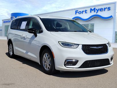 Used 2024 Chrysler Pacifica Touring-L