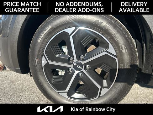 Used 2025 Kia Niro LX image 18