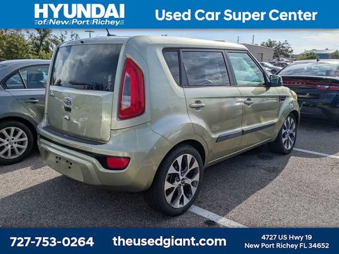 Used 2012 Kia Soul ! w/ Premium Pkg FWD image 2