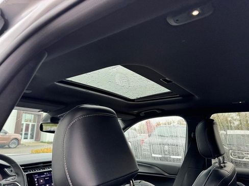 Used 2023 Jeep Grand Cherokee L Laredo image 11