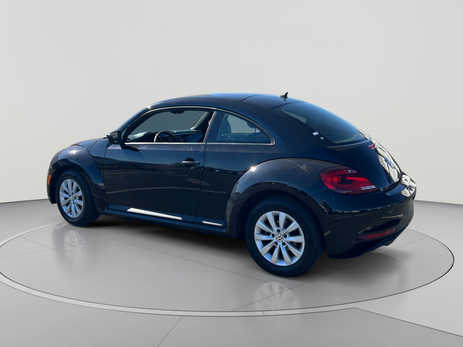 Used 2017 Volkswagen Beetle 1.8T Classic FWD image 3
