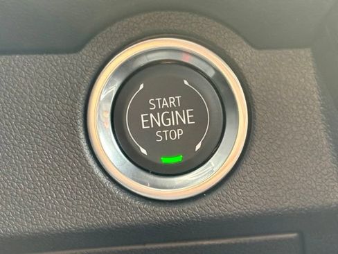 Used 2026 Chevrolet Traverse RS FWD image 21