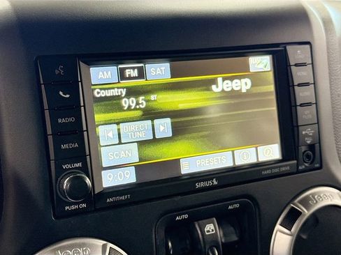 Used 2016 Jeep Wrangler Unlimited Rubicon w/ Connectivity Group AWD/4WD image 14