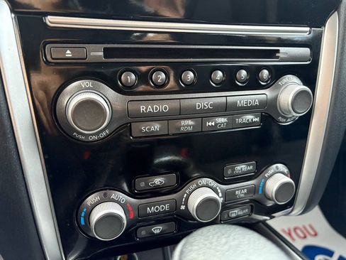 Used 2020 Nissan Pathfinder SV FWD image 43