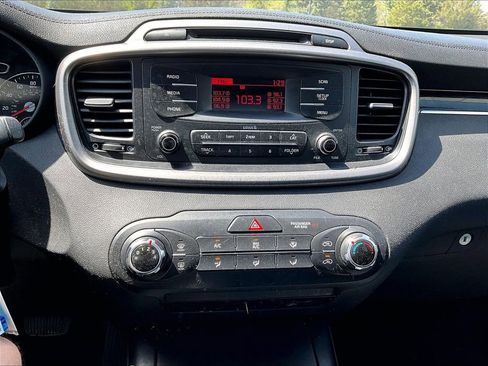 Used 2016 Kia Sorento L FWD image 15