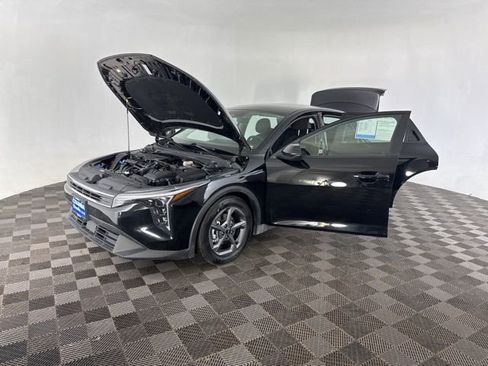 Used 2025 Kia K4 LXS image 11