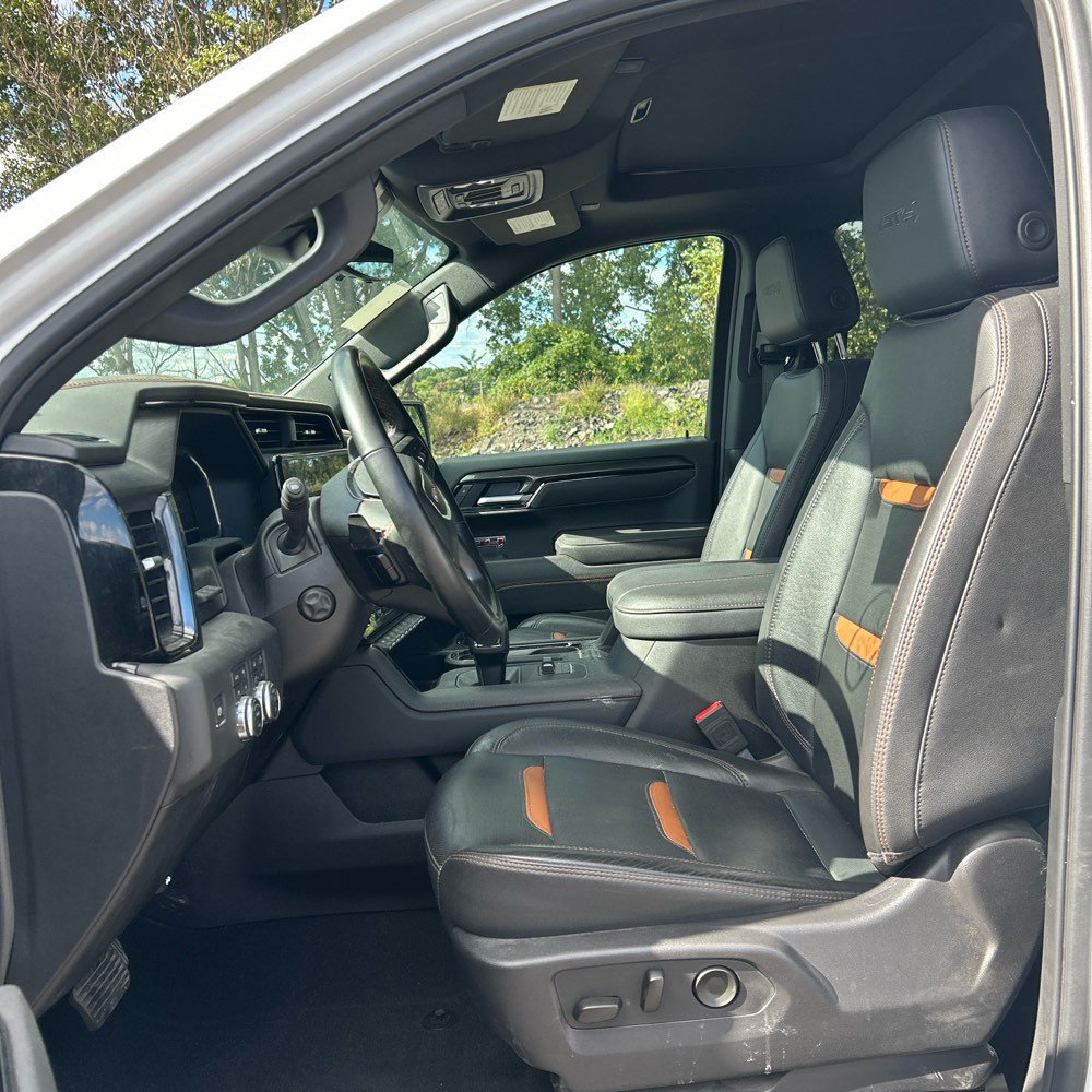 Used 2025 GMC Sierra 1500 AT4 w/ Technology Package AWD/4WD image 5