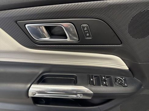 Used 2025 Ford Mustang Premium image 22