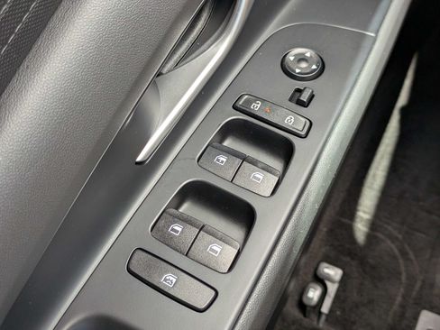 Used 2025 Hyundai Elantra SE FWD image 25