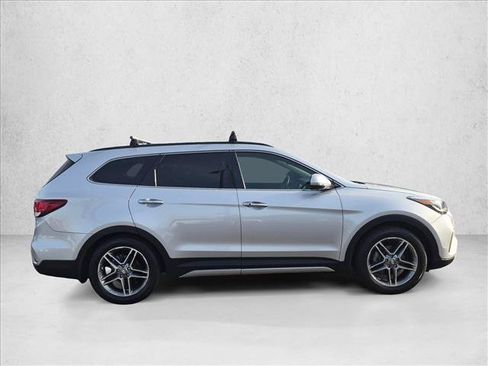Used 2018 Hyundai Santa Fe Limited FWD image 4