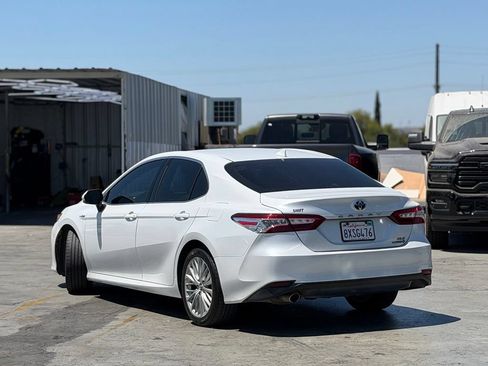 Used 2020 Toyota Camry XLE w/ Preferred Accessory Package FWD image 2