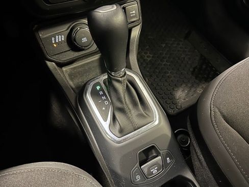 Used 2023 Jeep Renegade Latitude image 18