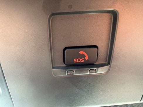 Used 2025 Toyota Camry SE AWD/4WD image 31