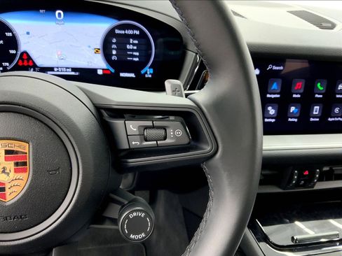 Used 2025 Porsche Cayenne image 16