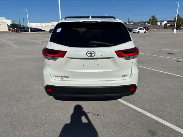 Used 2019 Toyota Highlander XLE FWD image 4