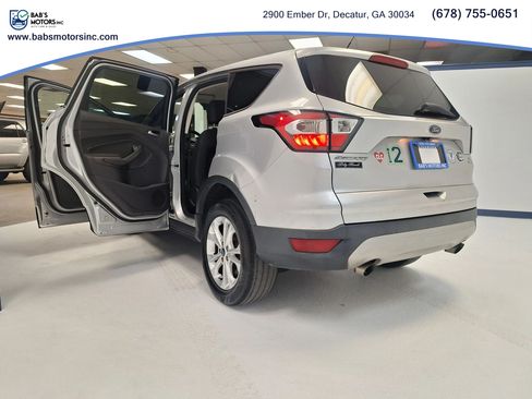 Used 2017 Ford Escape SE FWD image 12