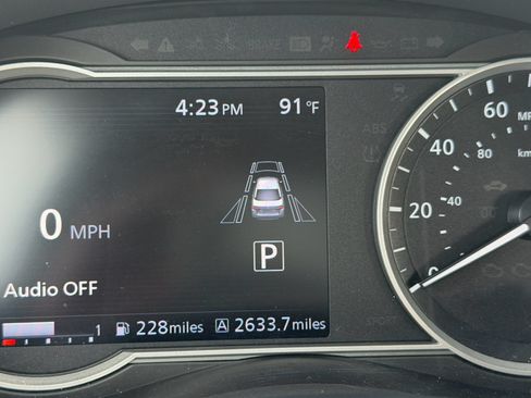 Used 2025 Nissan Versa SV w/ Trunk Package FWD image 18