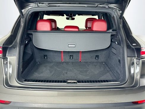 Used 2020 Porsche Cayenne image 28