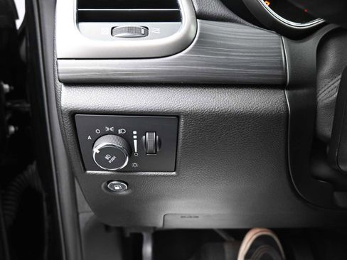 Used 2021 Jeep Grand Cherokee Laredo image 9