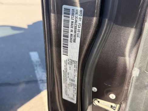 Used 2021 Jeep Compass Latitude w/ Sun and Sound Group FWD image 16