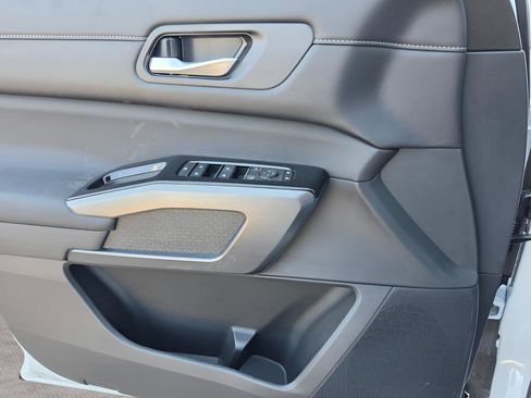 New 2026 Nissan Pathfinder SL w/ SL Premium Package FWD image 14