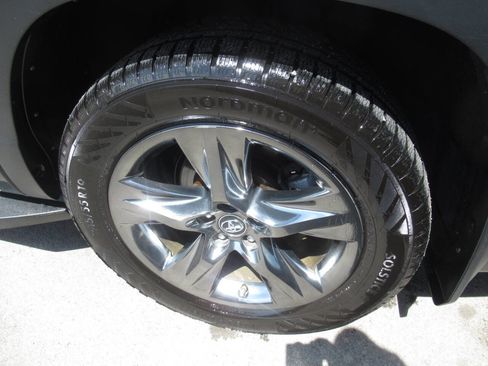 Used 2017 Toyota Highlander Limited AWD/4WD image 17