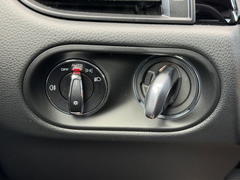 Certified 2025 Porsche Macan image 35