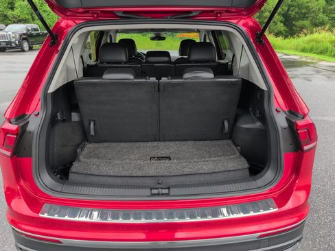 Used 2023 Volkswagen Tiguan SE FWD image 6