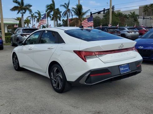 Certified 2025 Hyundai Elantra SEL w/ Cargo Package image 3