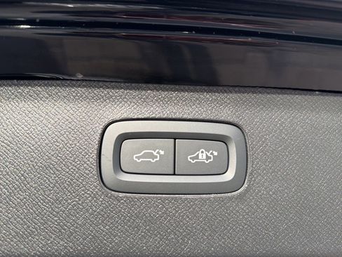 New 2026 Volvo XC90 B5 Core w/ Protection Package Premier image 17