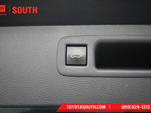 Used 2023 Toyota Highlander XSE AWD/4WD image 34