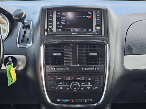 Used 2020 Dodge Grand Caravan GT FWD image 18