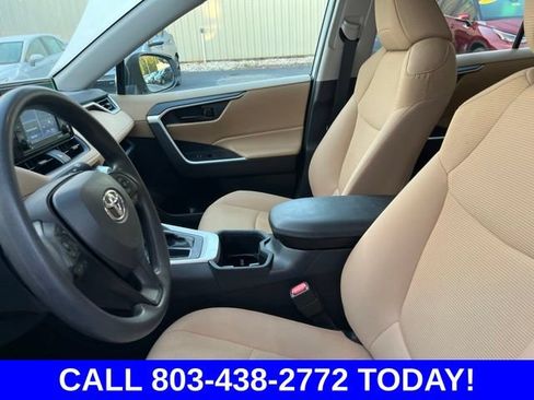 Used 2022 Toyota RAV4 LE FWD image 9