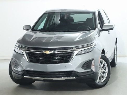 Used 2023 Chevrolet Equinox LT image 3