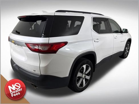 Used 2020 Chevrolet Traverse LT w/ LT Premium Package FWD image 3