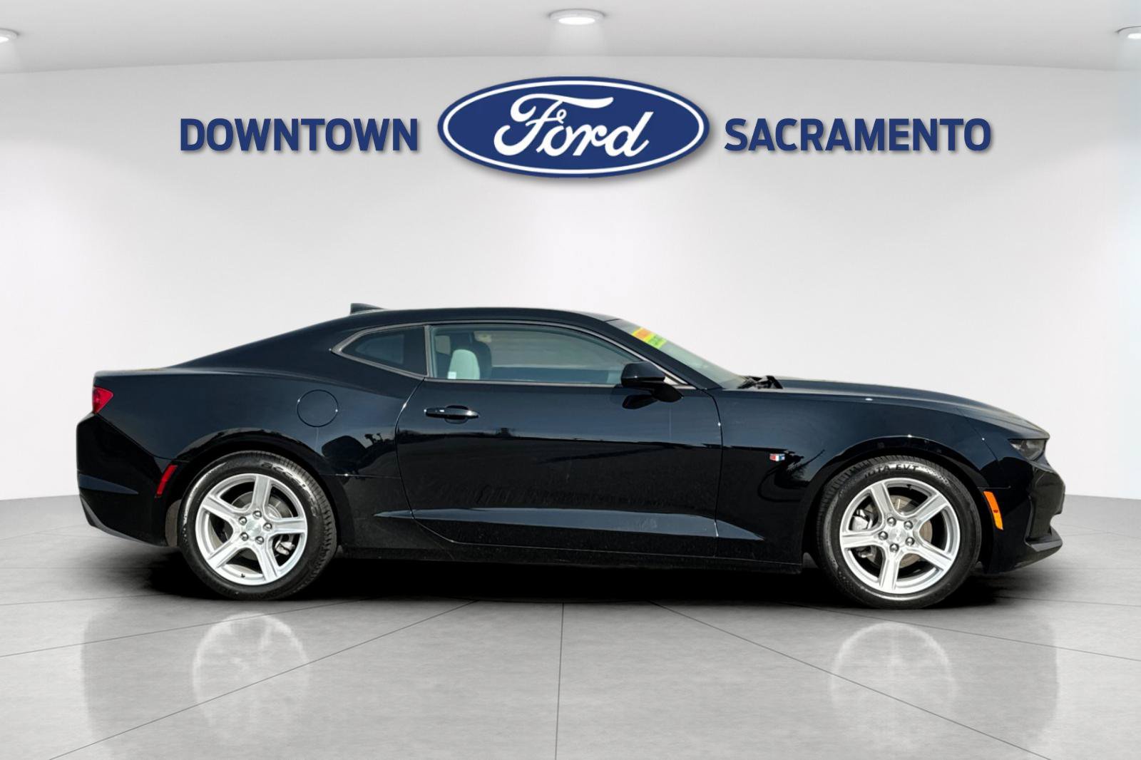 Used 2023 Chevrolet Camaro LT RWD image 8