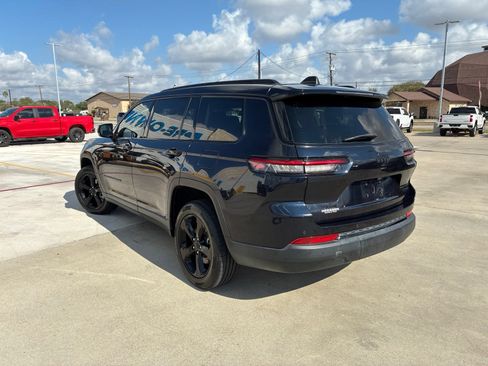 Used 2023 Jeep Grand Cherokee L Limited w/ Black Appearance Package AWD/4WD image 5