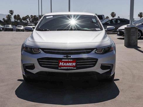 Used 2018 Chevrolet Malibu LT FWD image 2