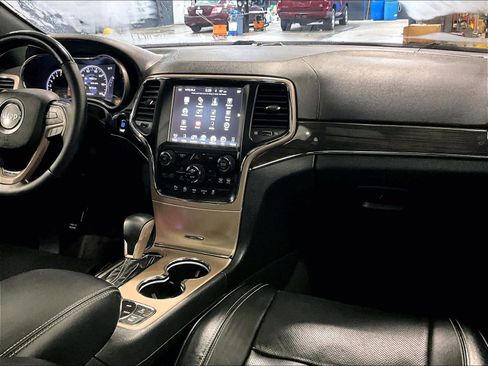 Used 2017 Jeep Grand Cherokee Overland image 14