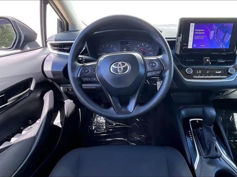 Used 2025 Toyota Corolla LE FWD image 6