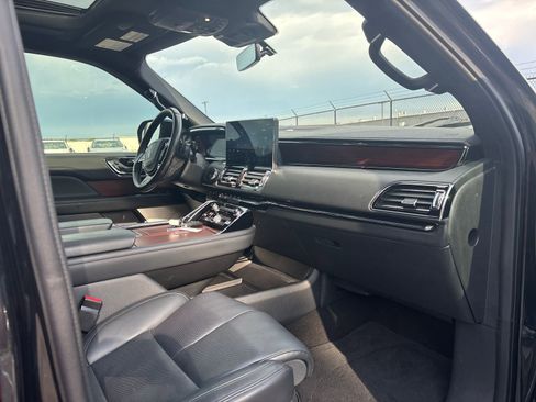 Certified 2023 Lincoln Navigator Reserve AWD/4WD image 9