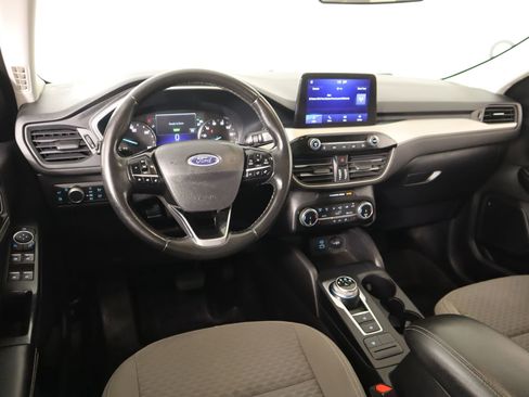 Used 2022 Ford Escape SE w/ SE Sport Appearance Package image 2