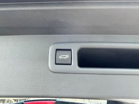 Used 2023 Toyota Highlander XLE AWD/4WD image 21