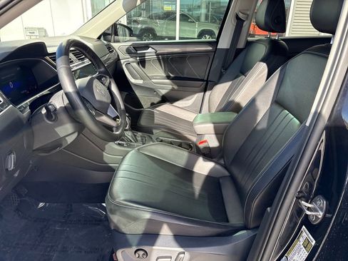 Used 2022 Volkswagen Tiguan SE image 9