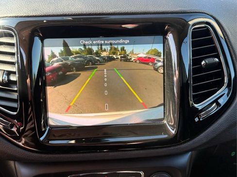 Used 2021 Jeep Compass Latitude FWD image 20