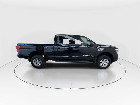 Used 2017 Nissan Titan S image 9