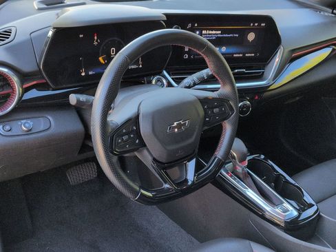 Used 2024 Chevrolet Trax RS w/ Sunroof Package image 9