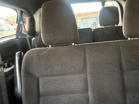 Used 2018 Dodge Grand Caravan SE image 28