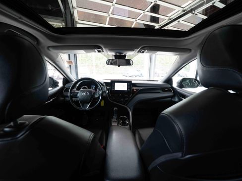 Used 2024 Toyota Camry SE w/ Cold Weather Package image 19